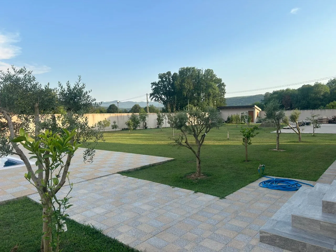 Izdavanje, kuća, 220m², Ćurilac, Danilovgrad