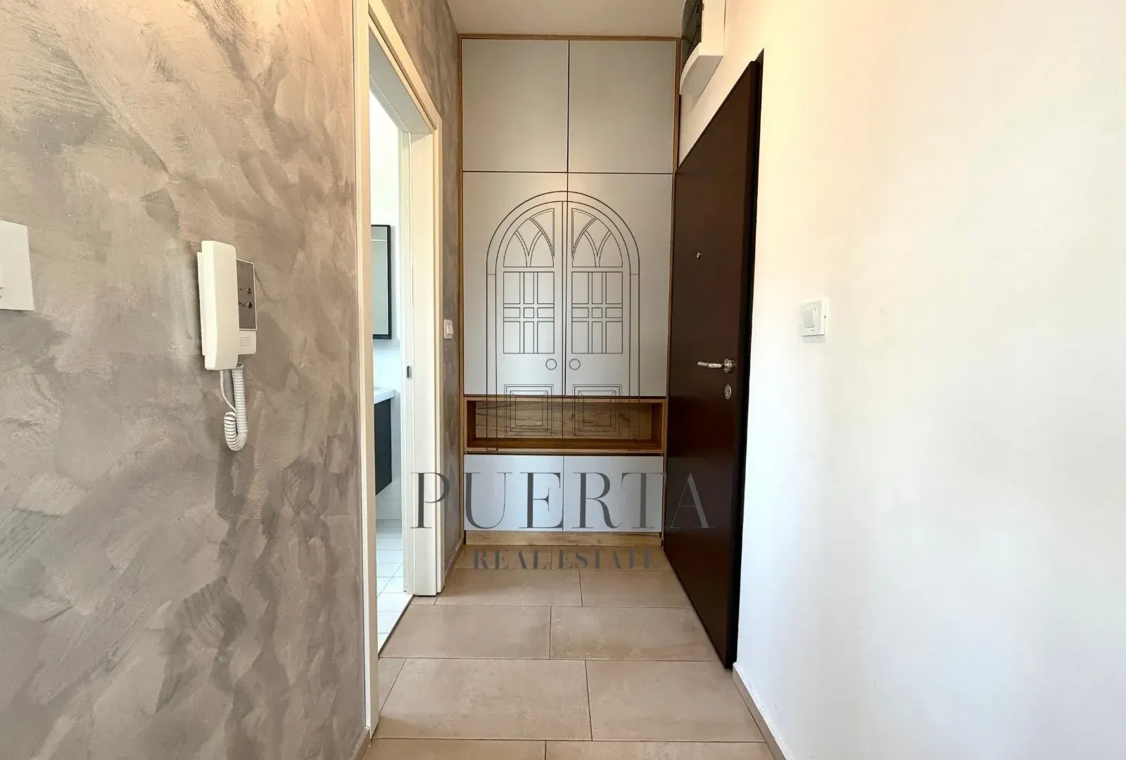 Rent, studio apartment, 27m², Stari Aerodrom, Podgorica