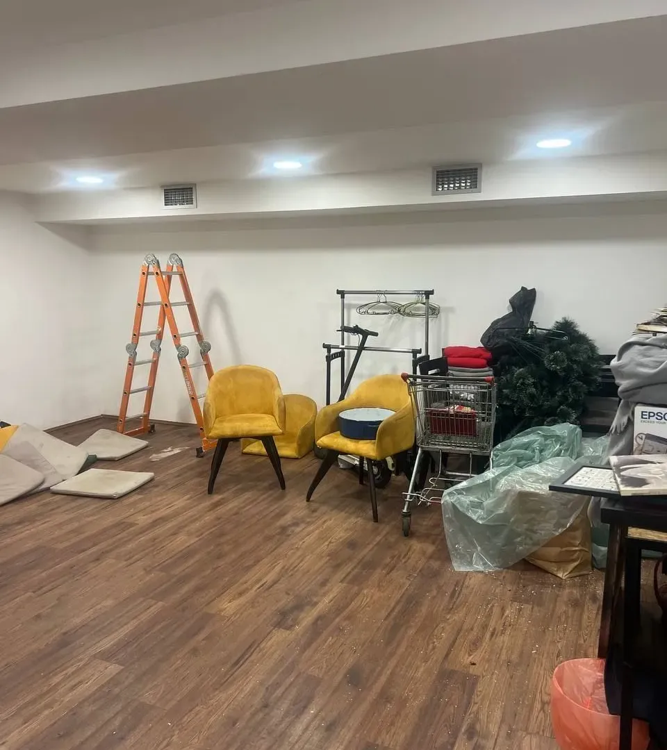 Izdavanje, poslovni prostor, 351m², Blok 5, Podgorica