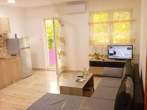 Izdavanje, jednosoban stan, 45m², Zabjelo, Podgorica