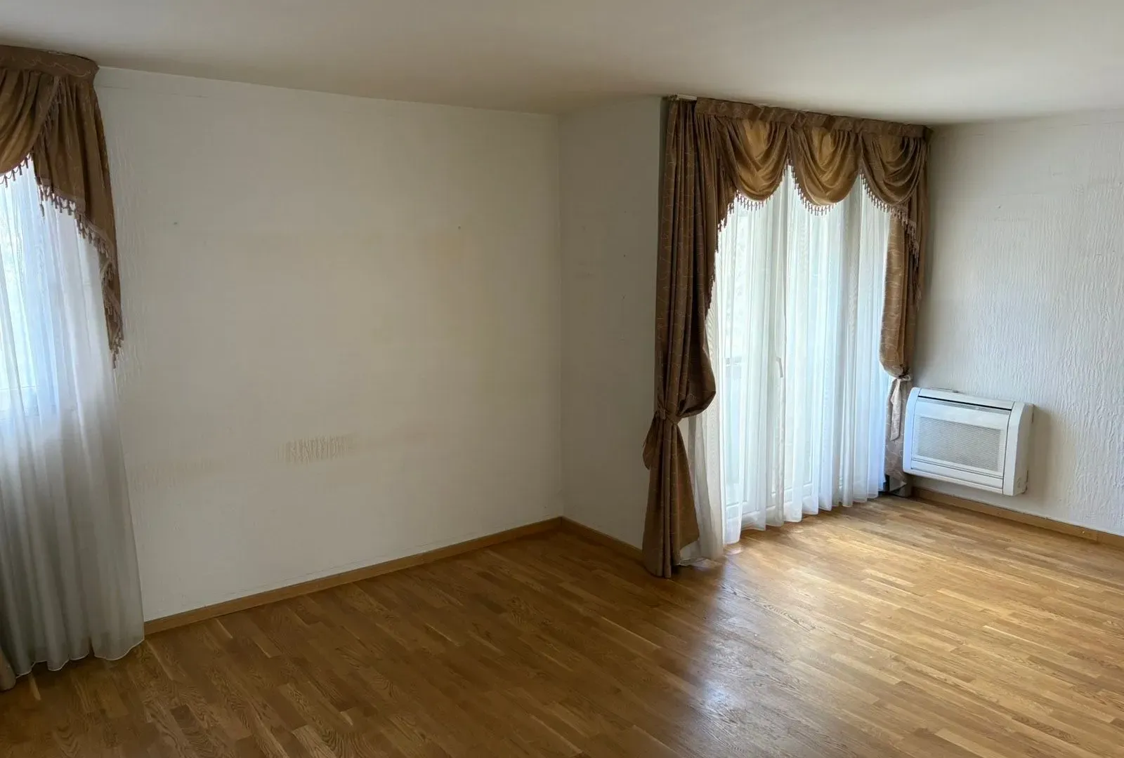 Izdavanje, trosoban stan, 75m², Blok 5, Podgorica