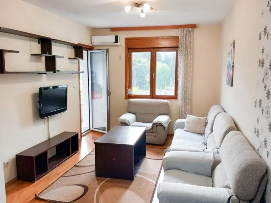 Izdavanje, jednosoban stan, 40m², Pobrežje, Podgorica