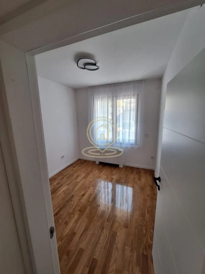 Izdavanje, trosoban stan, 90m², Lekino Brdo, Voždovac Sve Podlokacije