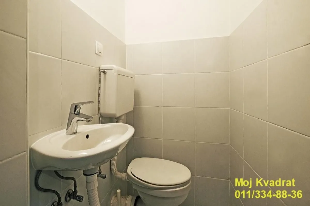 Izdavanje, četvorosoban stan, 77m², Dušanovac, Voždovac Sve Podlokacije