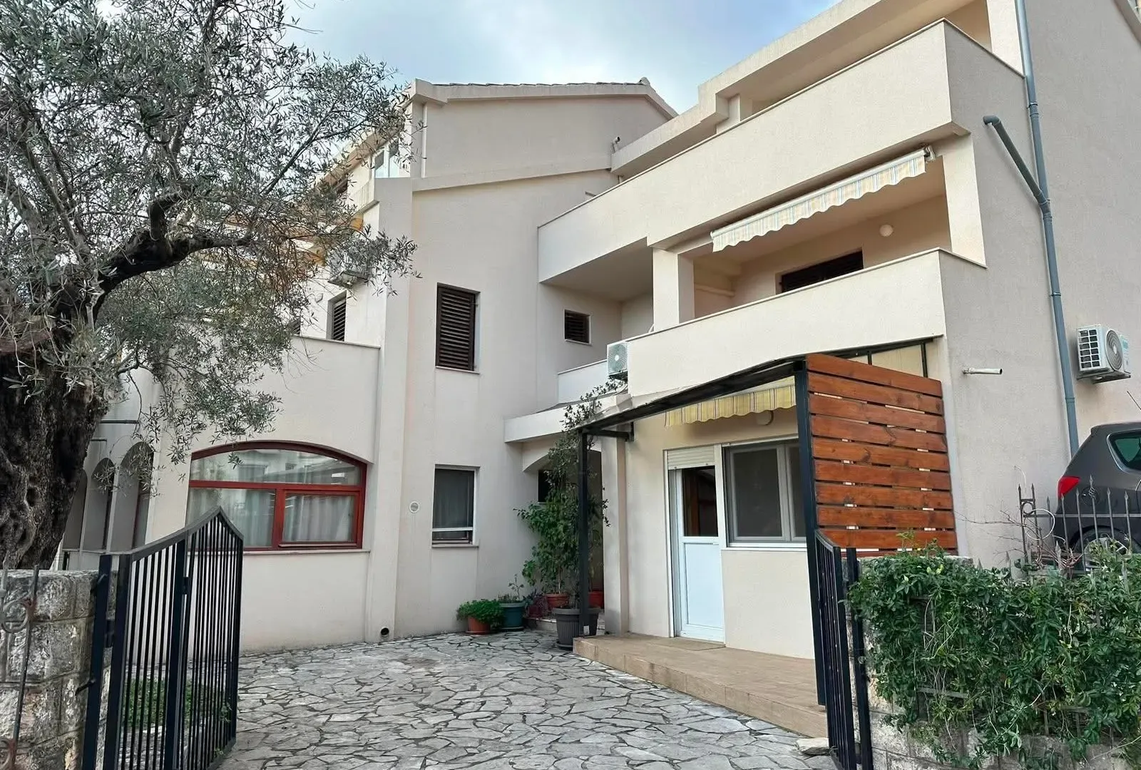 Sale, two bedroom apartment, 82m², Lazi, Budva