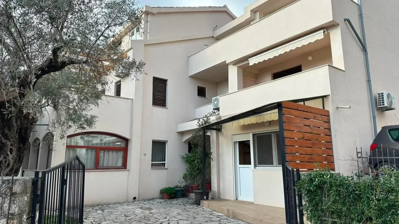 Sale, two bedroom apartment, 82m², Lazi, Budva