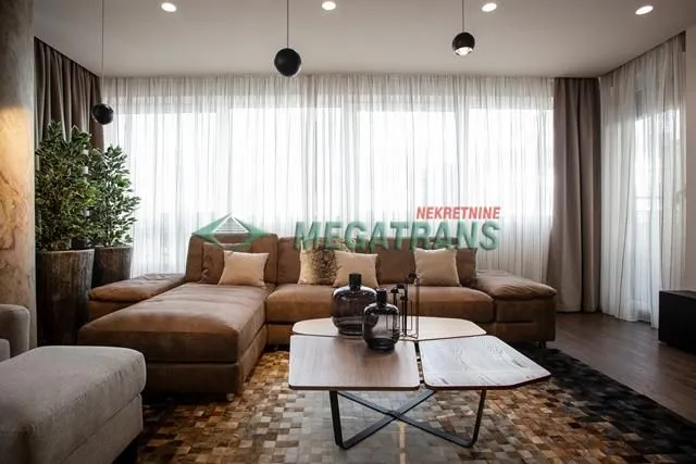 Izdavanje, četvorosoban stan, 112m², Bulevar Oslobodjenja, Novi Sad Sve Podlokacije
