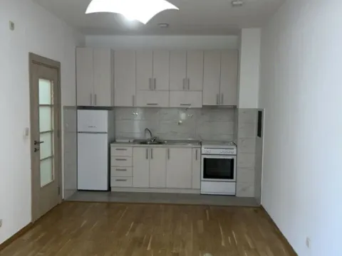 Izdavanje, jednosoban stan, 44m², Blok 9, Podgorica - image 2