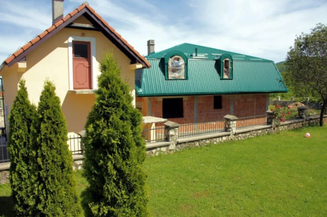 Prodaja, kuća, 1296m², Humci, Cetinje