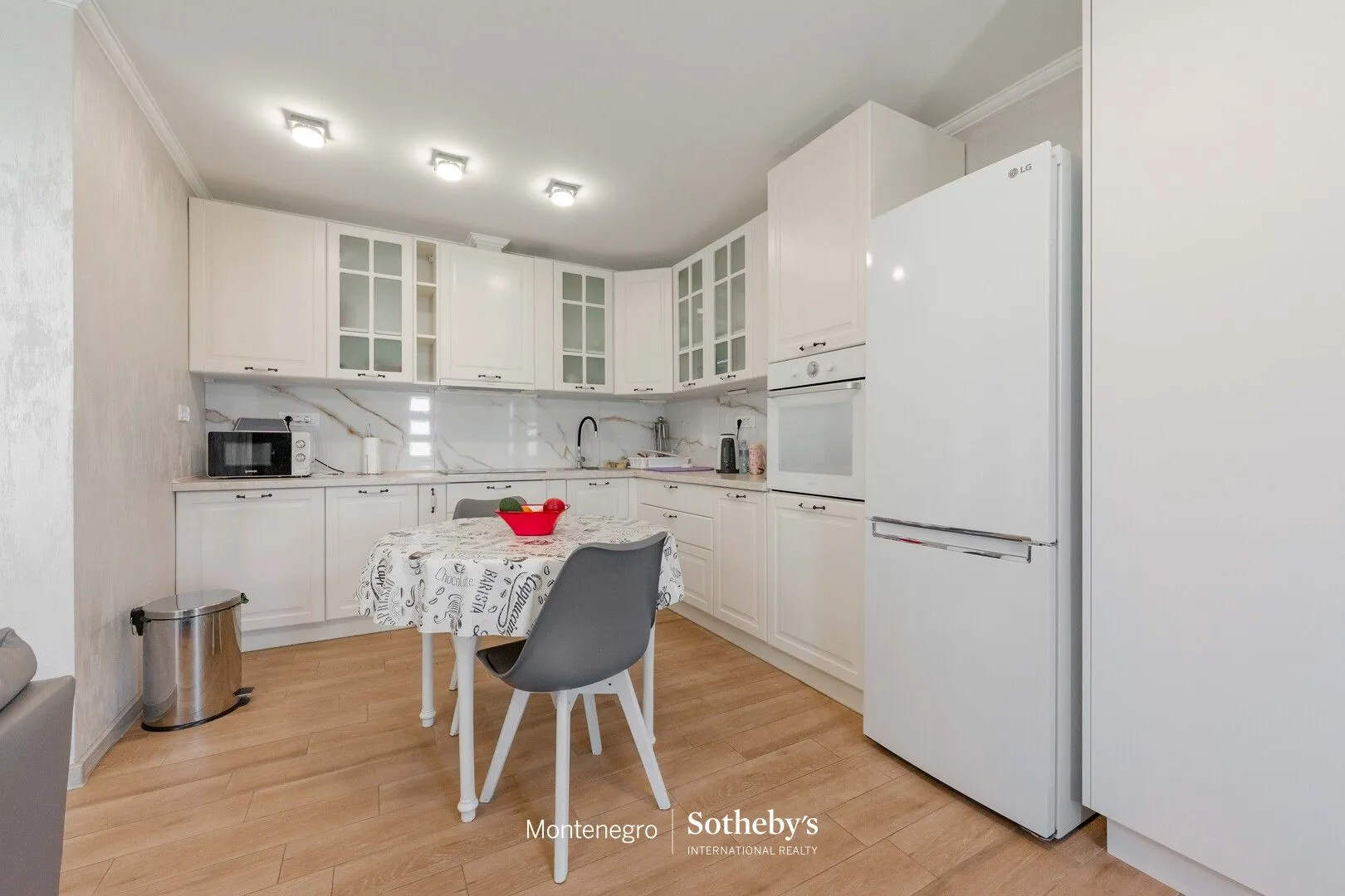 Sale, house, 410m², Blizikuće, Budva