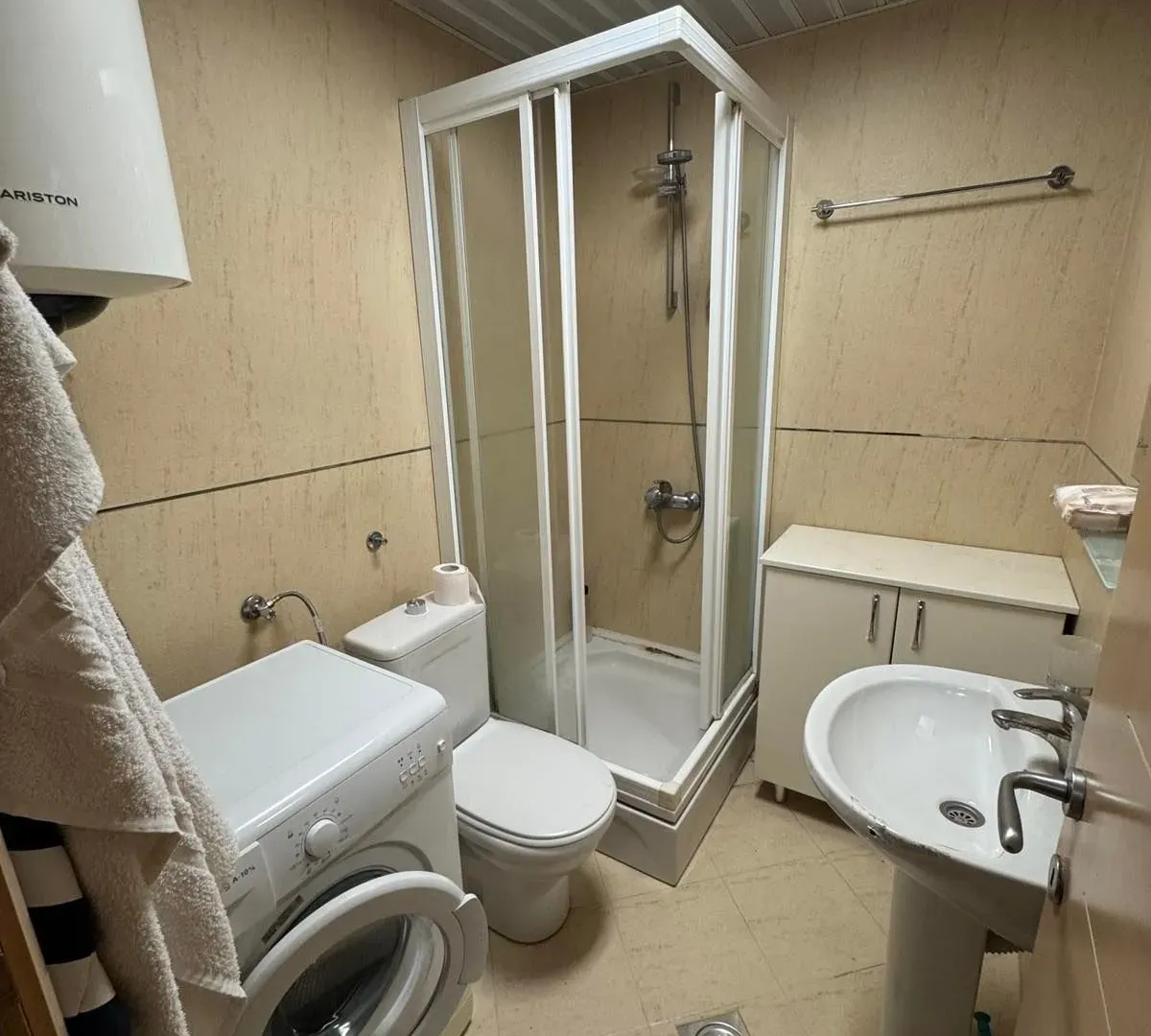 Izdavanje, garsonjera, 35m², Rozino, Budva