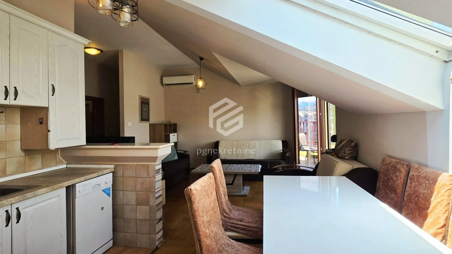 Rent, one bedroom apartment, 56m², Stari Aerodrom, Podgorica