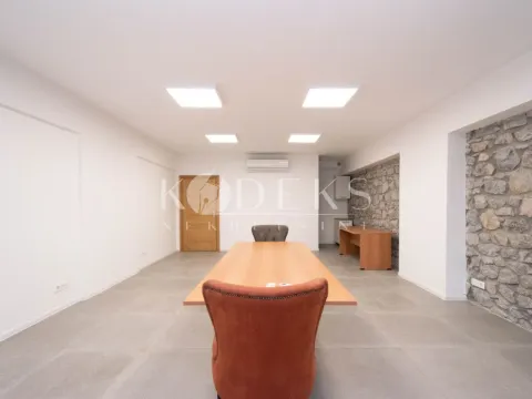 Izdavanje, poslovni prostor, 120m², Centar, Podgorica - image 3