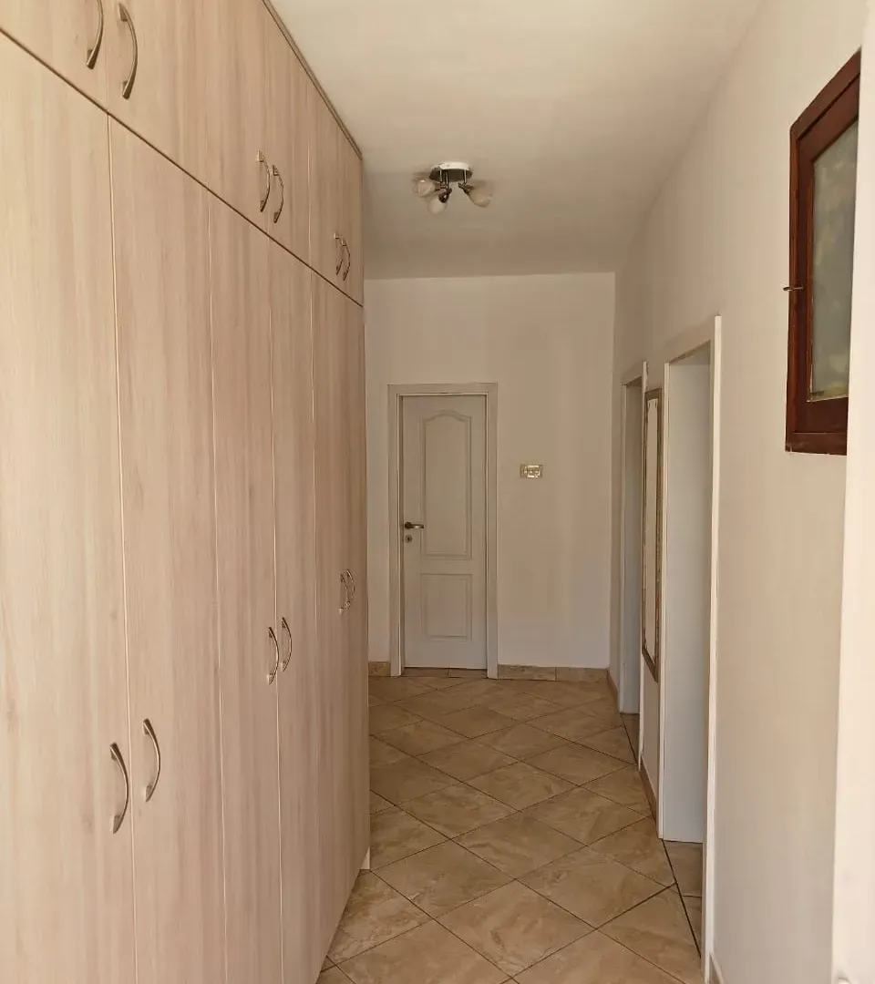 Izdavanje, dvosoban stan, 90m², Stari Aerodrom, Podgorica