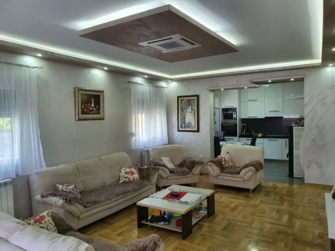 Prodaja, kuća, 180m², Gornja Gorica, Podgorica