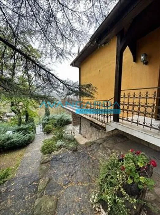 Izdavanje, stan, 250m², Sopot, Beograd