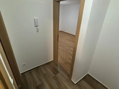 Rent, two bedroom apartment, 57m², Stari Aerodrom, Podgorica - image 11