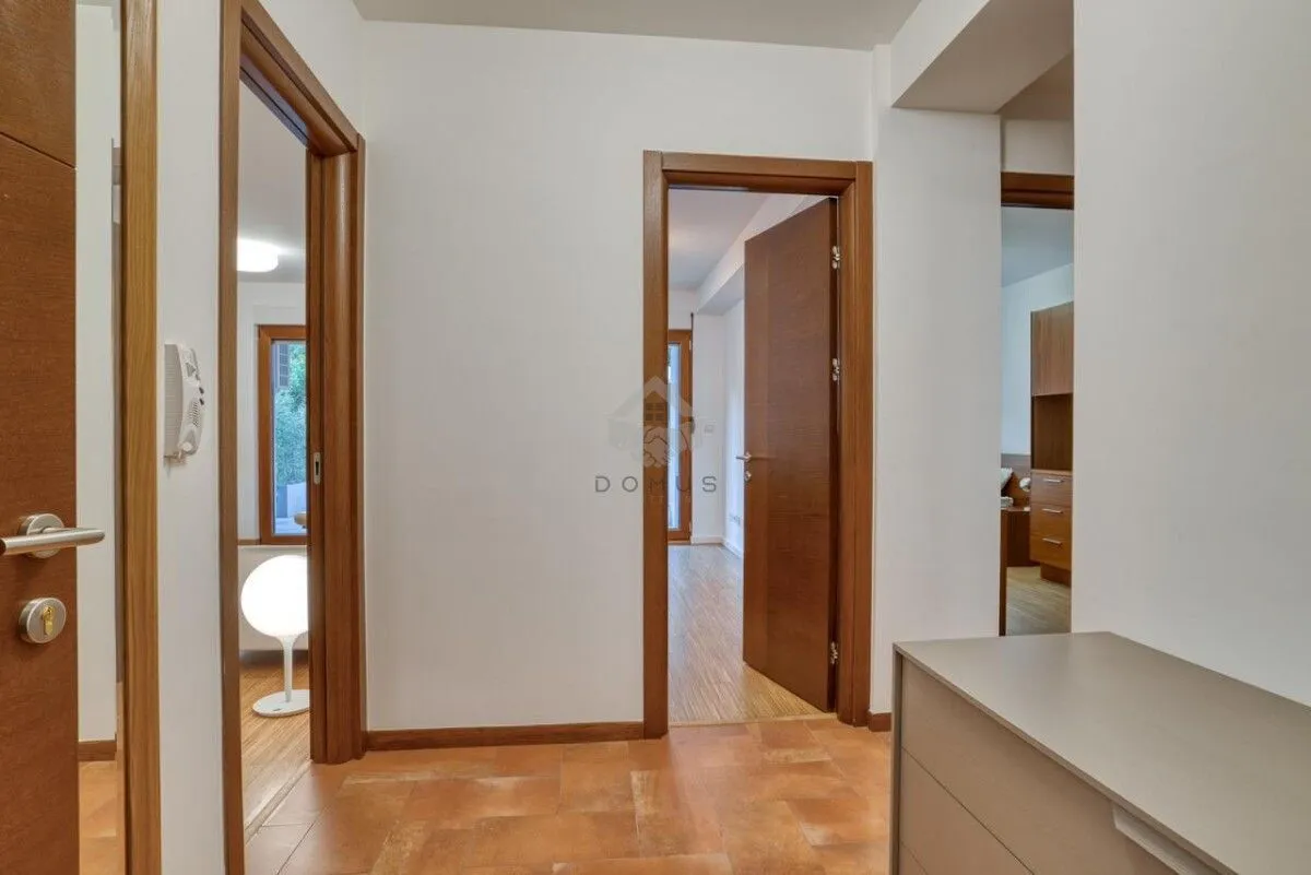 Prodaja, dvosoban stan, 90m², Gorica C, Podgorica