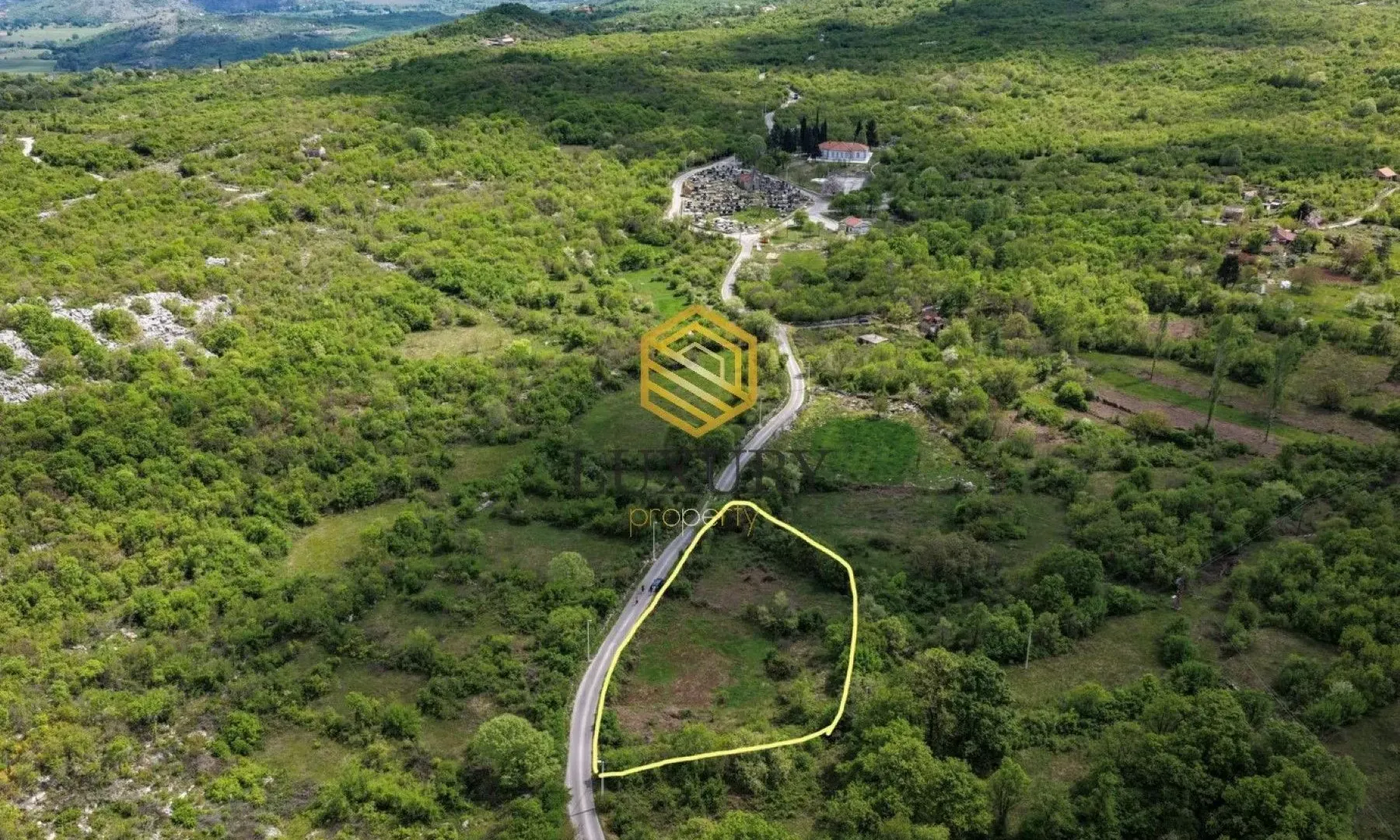 Prodaja, plac, 2500m², Komani, Podgorica