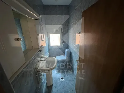 Izdavanje, kuća, 500m², Stari Aerodrom, Podgorica - image 27