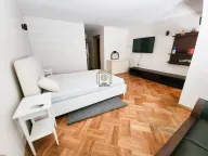 Izdavanje, četvorosoban stan, 220m², Gorica C, Podgorica - image 8