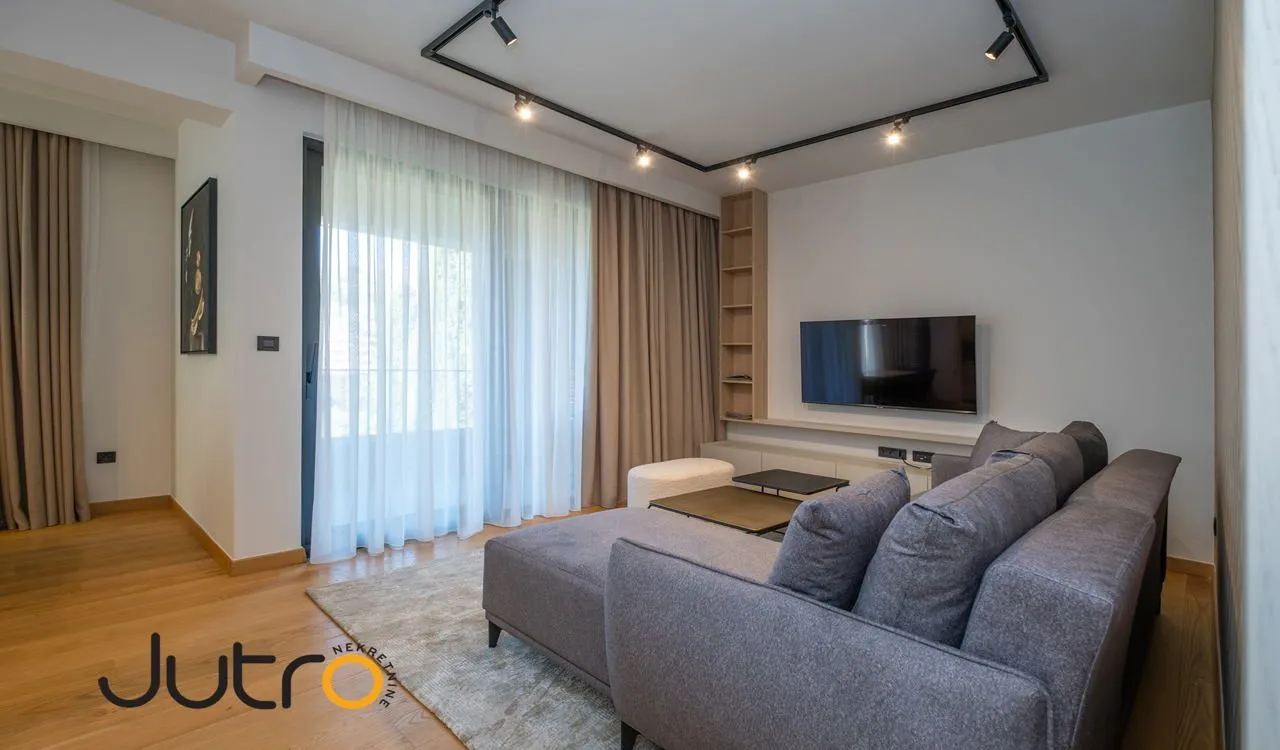 Izdavanje, trosoban stan, 87m², Podgorica, Crna Gora