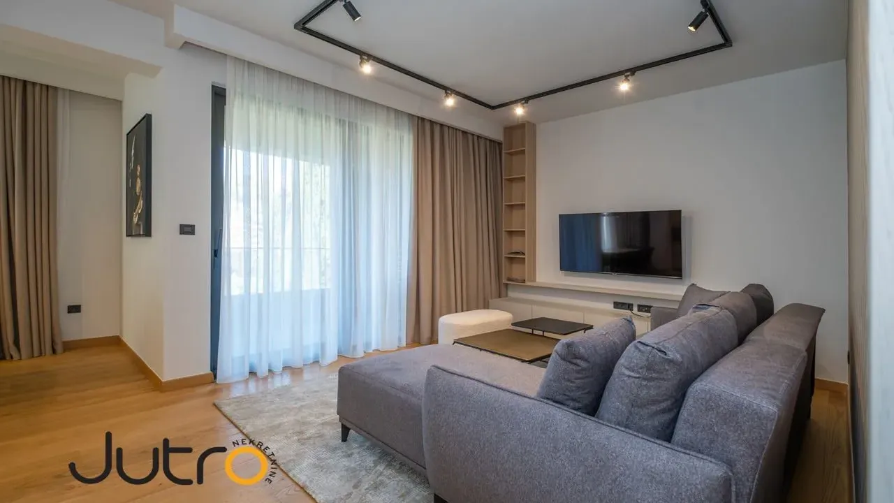 Izdavanje, trosoban stan, 87m², Podgorica, Crna Gora