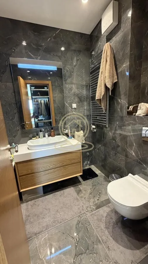 Izdavanje, trosoban stan, 89m², Savski Venac, Beograd