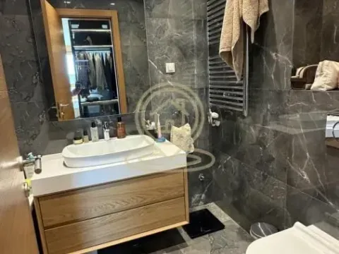 Izdavanje, trosoban stan, 89m², Savski Venac, Beograd - image 10