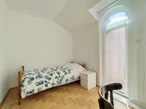 Izdavanje, kuća, 160m², Tološi, Podgorica - image 12