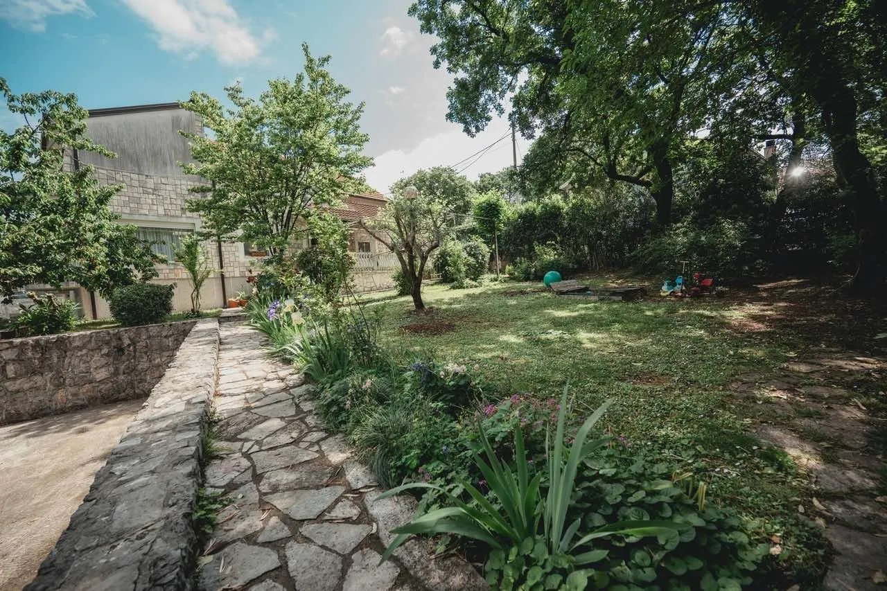 Prodaja, kuća, 349m², Vranići, Podgorica
