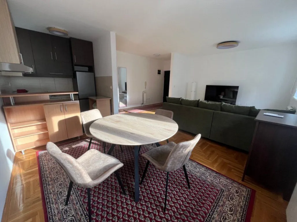 Izdavanje, dvosoban stan, 56m², Cvetkova Pijaca, Zvezdara Sve Podlokacije