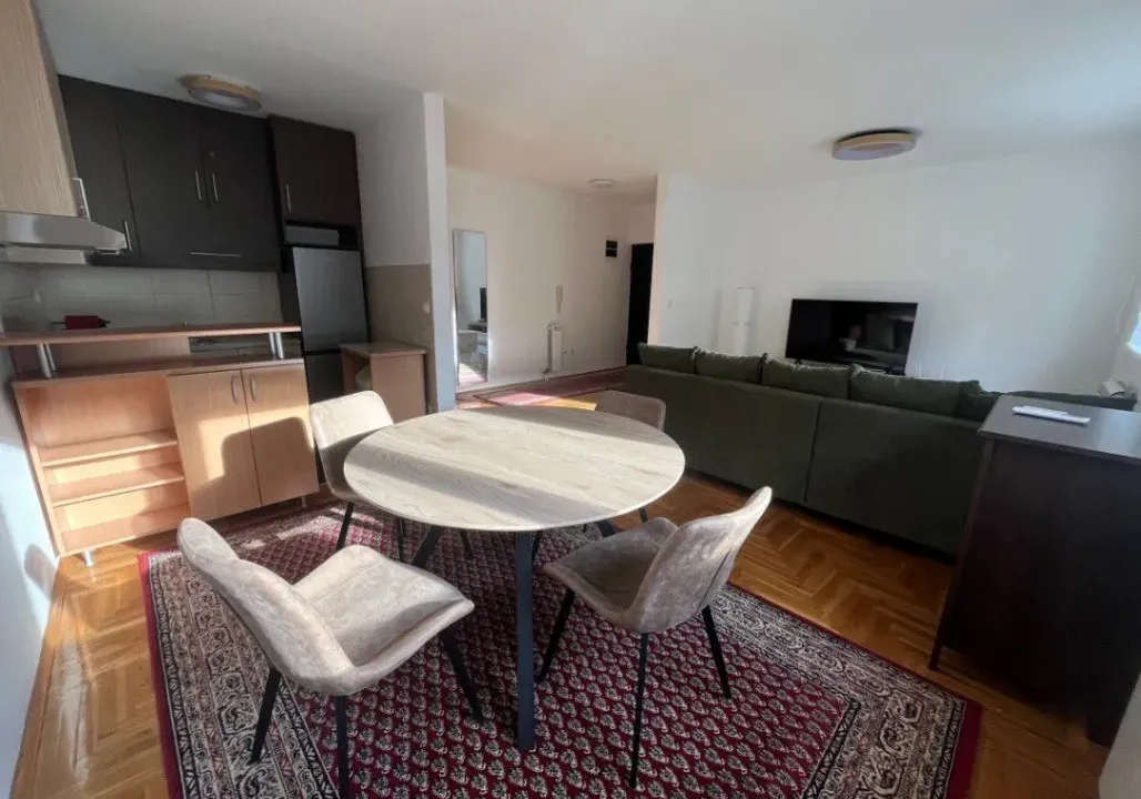 Izdavanje, dvosoban stan, 56m², Cvetkova Pijaca, Zvezdara Sve Podlokacije