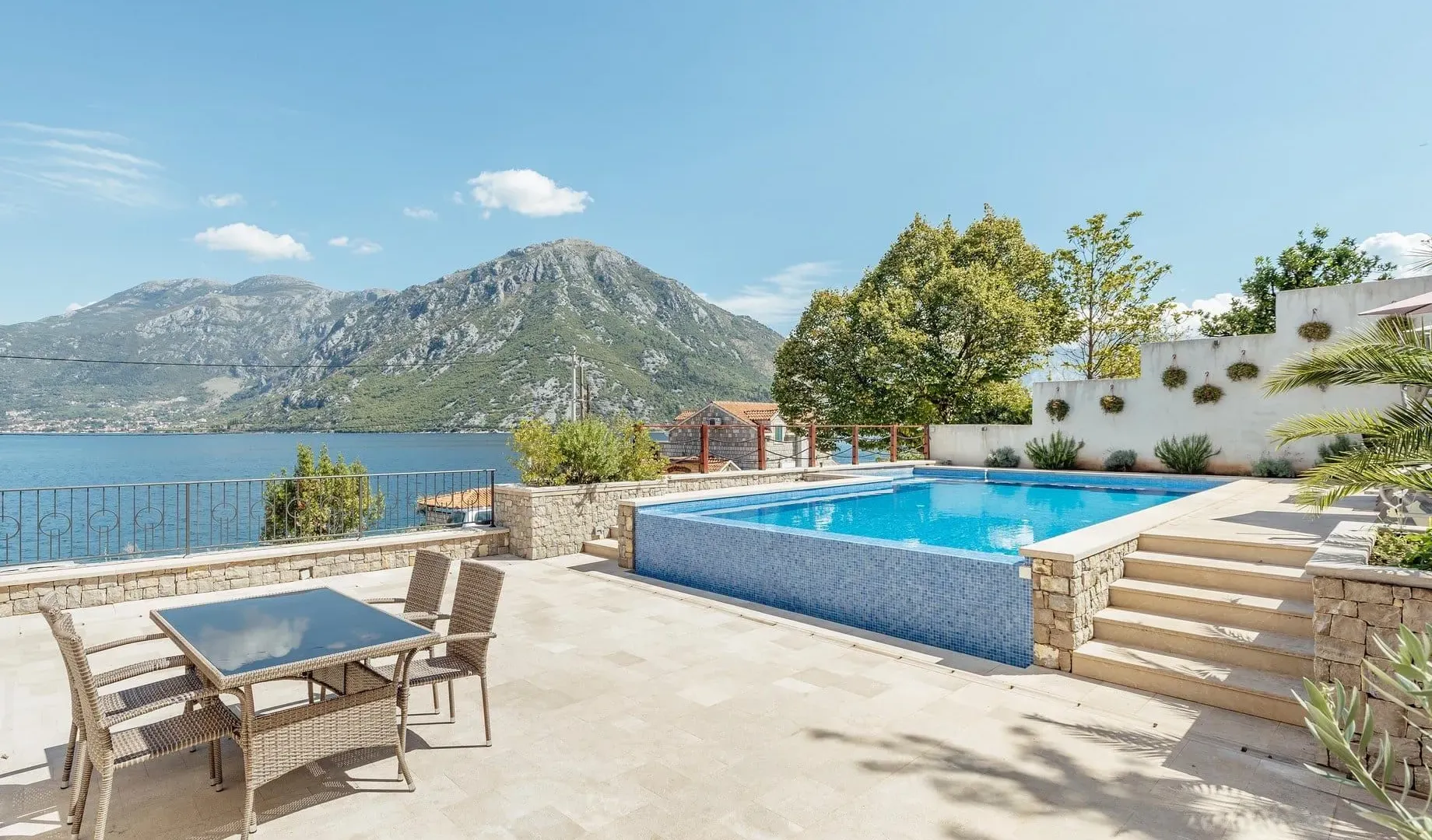 Prodaja, kuća, 300m², Kostanjica, Kotor