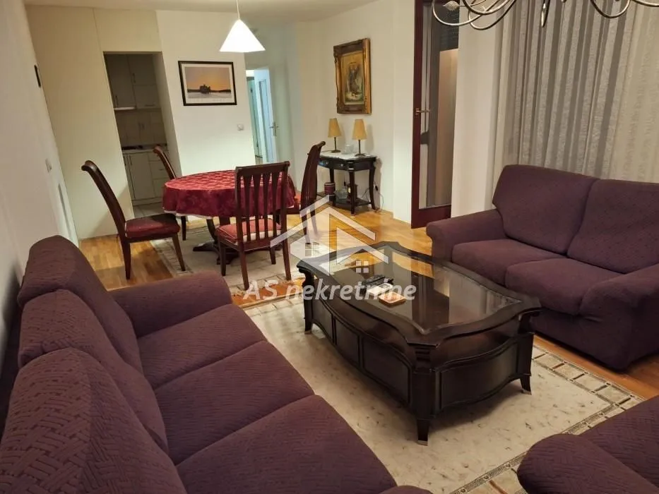 Izdavanje, četvorosoban stan, 105m², Vračar Sve Podlokacije, Beograd