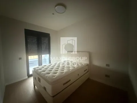Spavaća soba sa bračnim krevetom i izlazom na terasu. - image 14