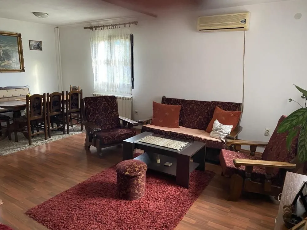 Izdavanje, kuća, 83m², Čukarica, Beograd