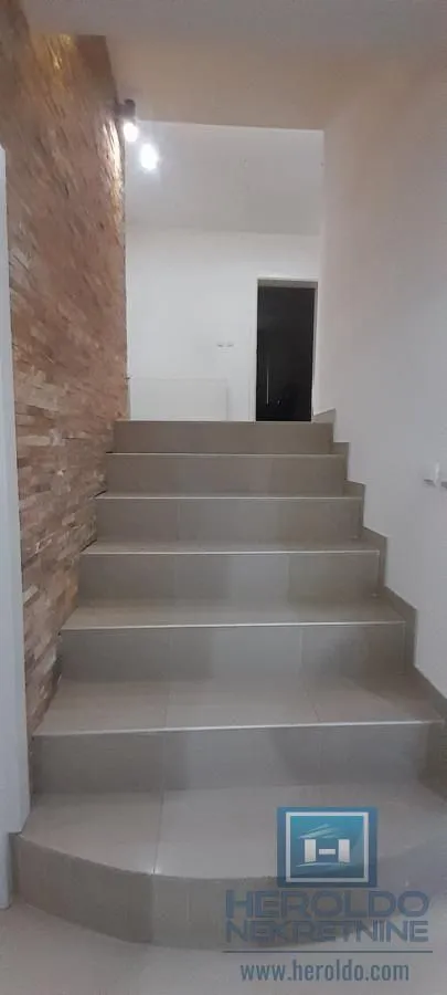 Prodaja, kuća, 150m², Trnava, Jagodina