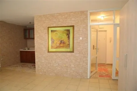 Izdavanje, jednosoban stan, 46m², Blok 5, Podgorica - image 2