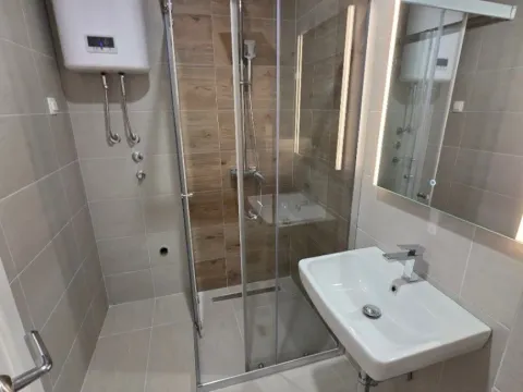 Prodaja, jednosoban stan, 45m², Pobrežje, Podgorica - image 9