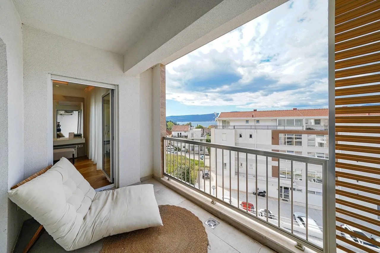 Prodaja, dvosoban stan, 122m², Centar, Tivat