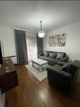 Dnevna soba sa garniturom, stočićem i TV komodom. - image 4