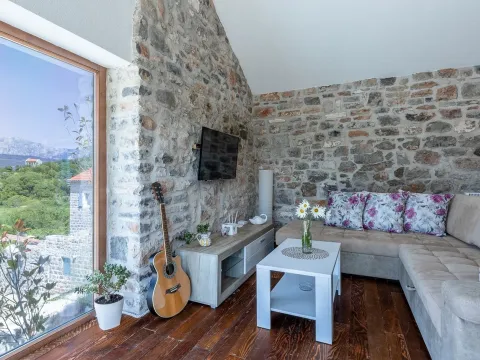 Izdavanje, kuća, 80m², Đuraševići, Tivat - image 6