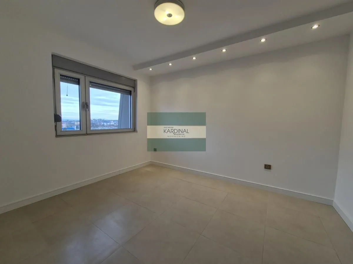 Prodaja, trosoban stan, 77m², Vašarište, Jagodina