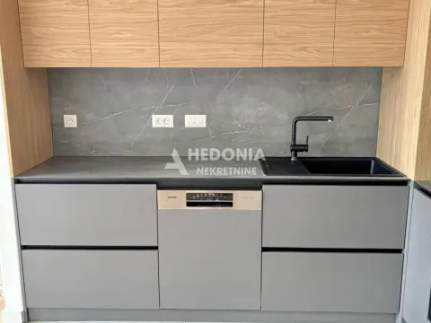 Izdavanje, poslovni prostor, 80m², Savski Venac, Beograd - image 2