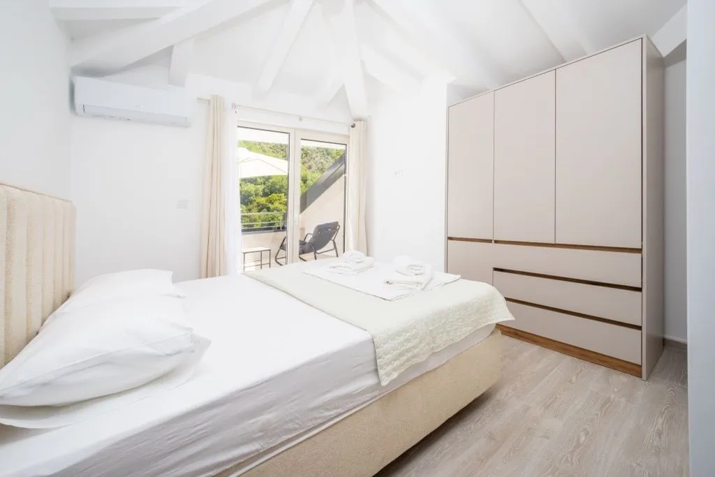 Rent, three bedroom apartment, 115m², Bečići, Budva