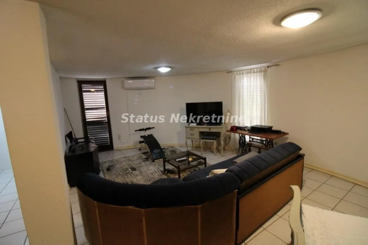 Prodaja, kuća, 416m², Sremska Mitrovica, Srbija