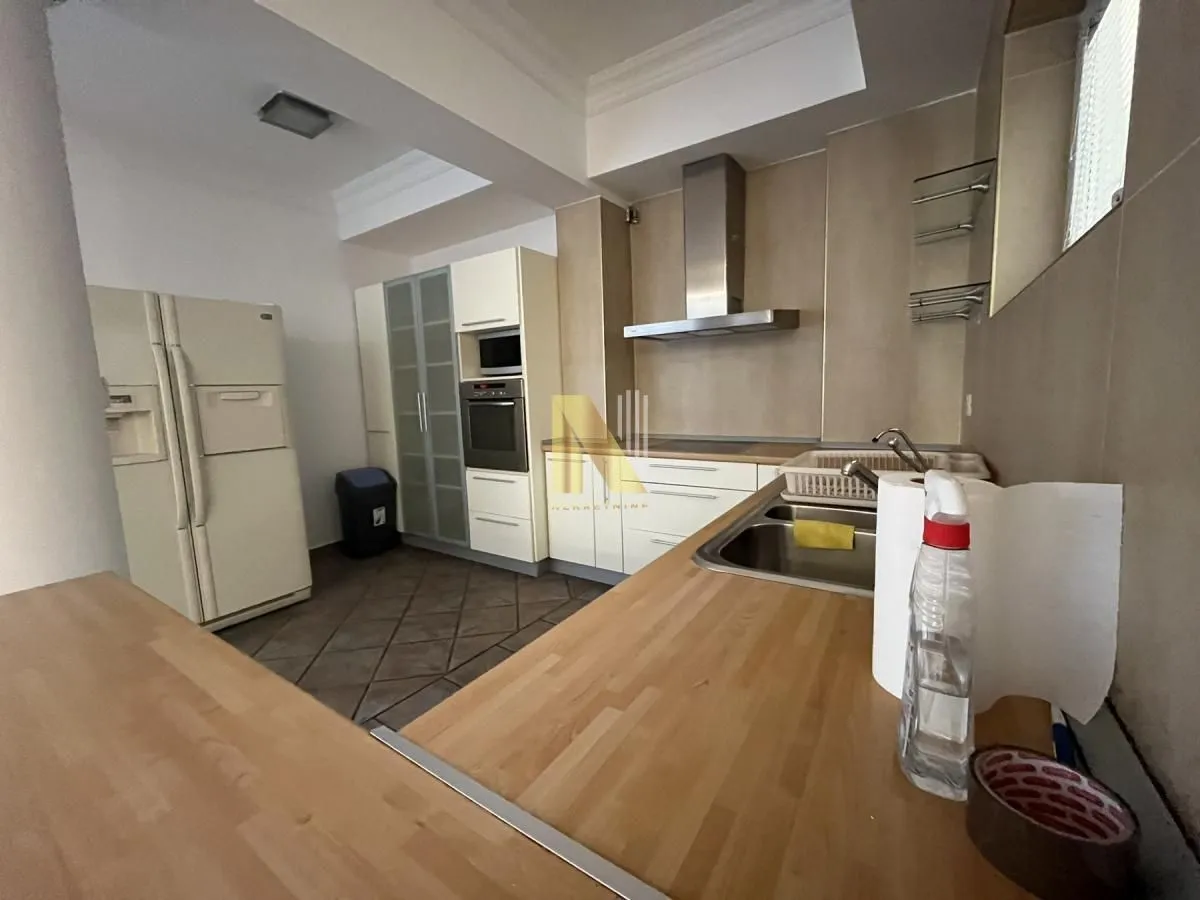 Prodaja, četvorosoban stan, 213m², Centar, Novi Sad