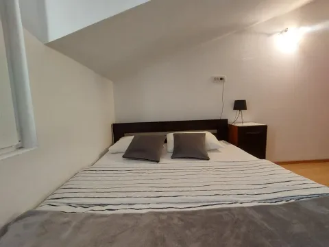 Izdavanje, dvosoban stan, 80m², Centar, Tivat - image 11