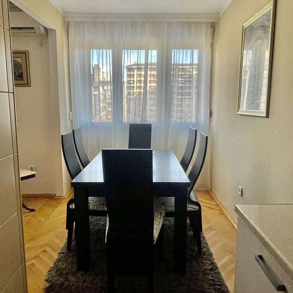 Izdavanje, dvosoban stan, 85m², Centar, Podgorica